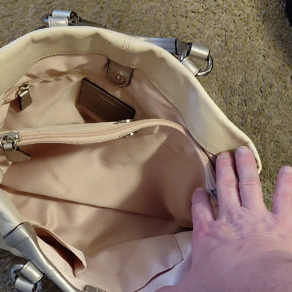 Coach Cream Tote with Structured Design and Silver Hardware - Picture 9 of 12